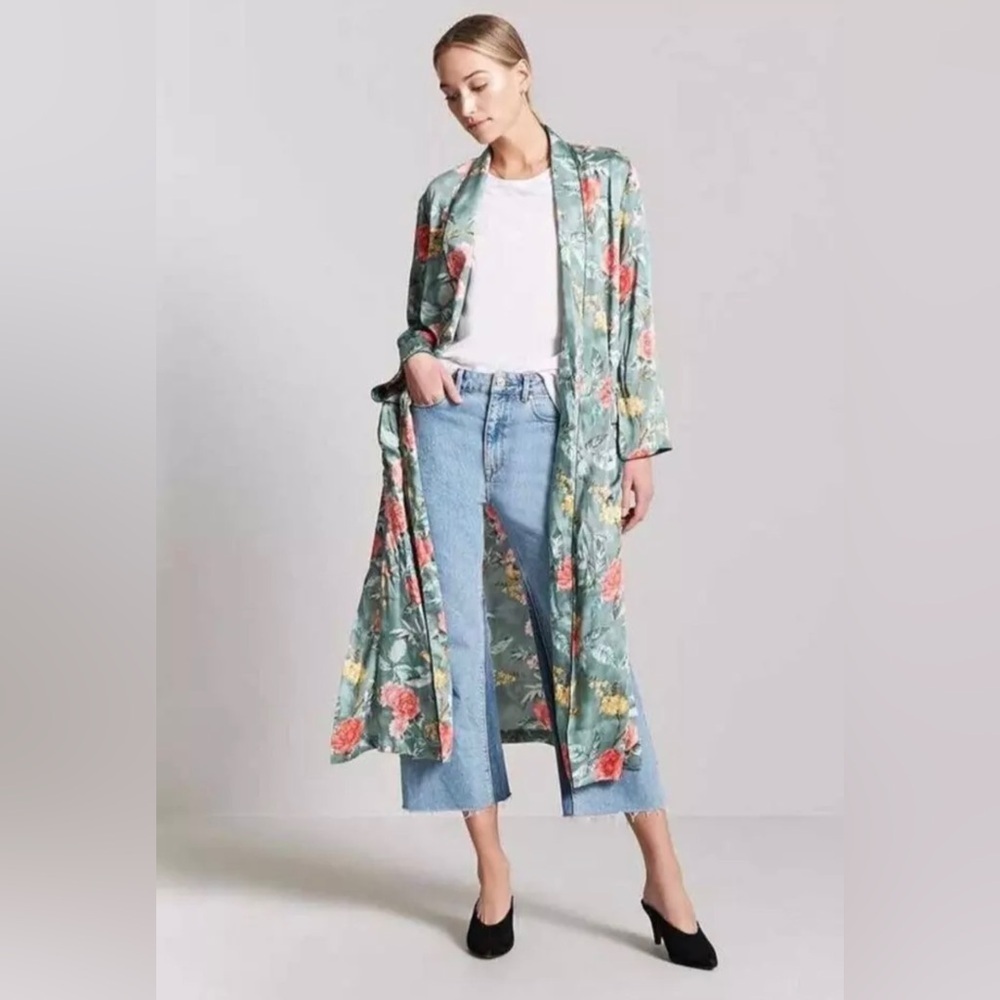 Forever 21 Floral Satin Robe - Picture 2 of 4